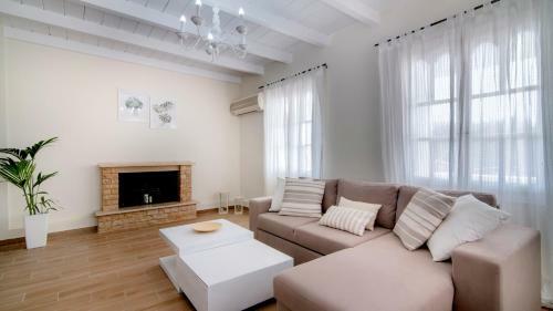 White Collection Villas & Suites - Pnoe Villa