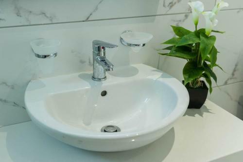 Villa Prima - With Private Heated Pool & Jacuzzi