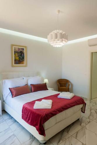 Villa Prima - With Private Heated Pool & Jacuzzi