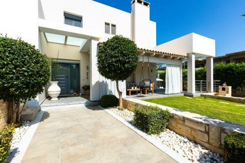 Inn Villa, Impeccable Location!
