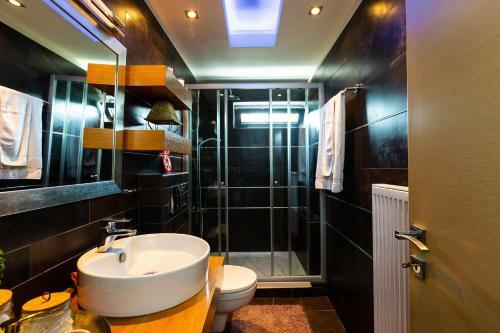 Inn Villa, Impeccable Location!