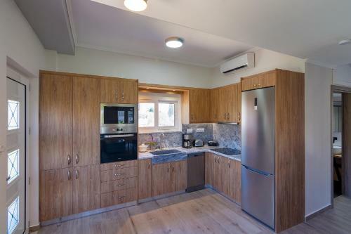 Bitsakis Family - Paleochora Luxury Villa