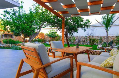 Bitsakis Family - Paleochora Luxury Villa