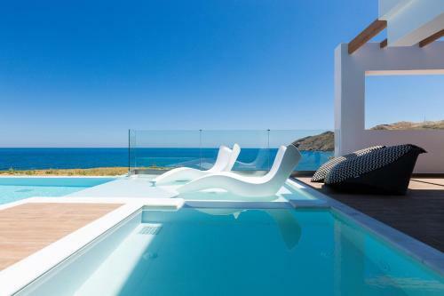 Wave Villa, Beach Front Retreat!