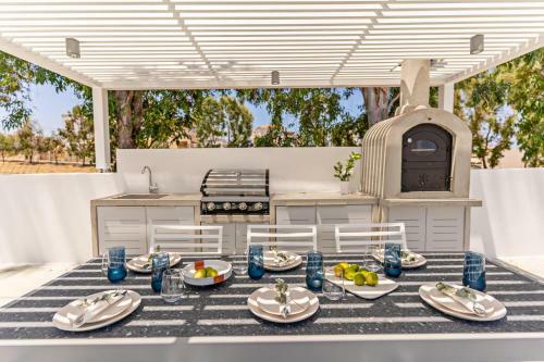 Constantinos Villa, Sublime Island ?scape!