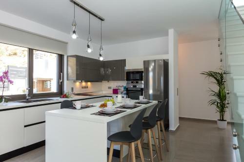 Eolia Villa, Beach Relaxation!