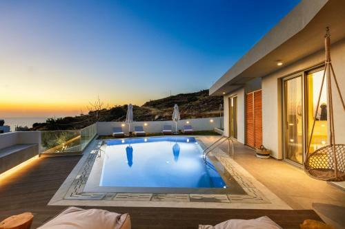 Sueno Villa, Enchanting Escape By The Sea!
