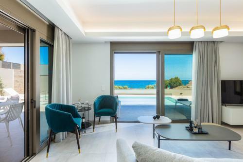 Lagoon Seaside Villa, Sumptuous Retreat!