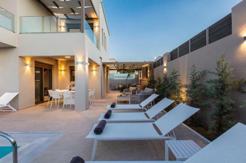Lagoon Seaside Villa, Sumptuous Retreat!