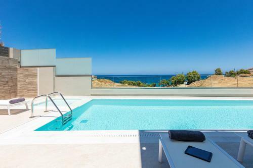 Lagoon Seaside Villa, Sumptuous Retreat!