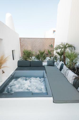 Villa Rosaviglia Oia With Hot Tub