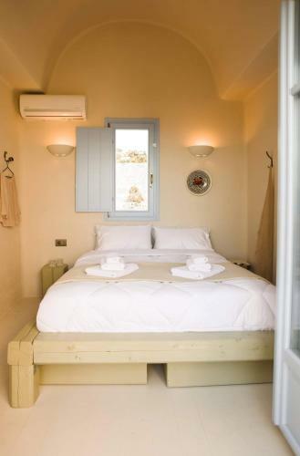 Pink Freud Villas Santorini