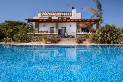 Villa Kalithea - Elegant Secluded Villa