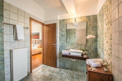 Villa Kalithea - Elegant Secluded Villa
