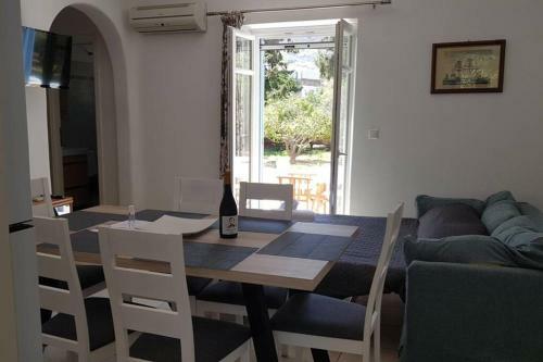Dimos Guest House