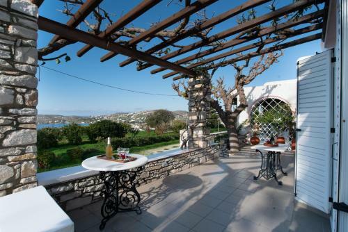 Seaview Maisonette With 3 Bedrooms In Paros