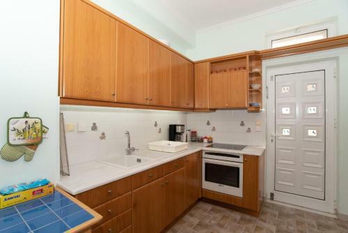 Seaview Maisonette With 3 Bedrooms In Paros