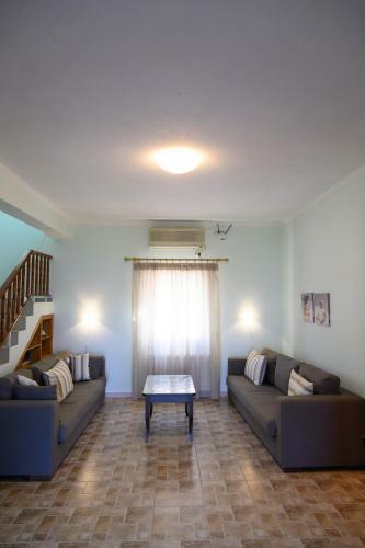 Seaview Maisonette With 3 Bedrooms In Paros