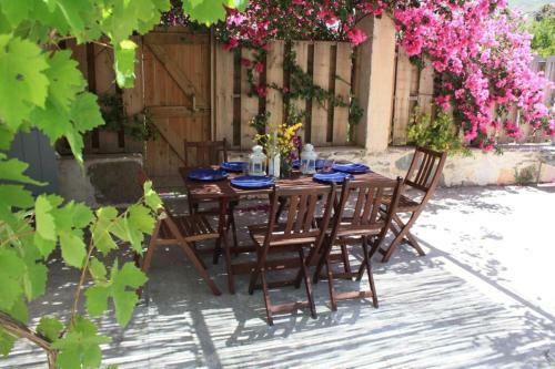 Cycladic House+garden In Historic Heart Parikia