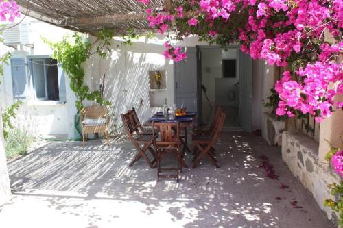 Cycladic House+garden In Historic Heart Parikia