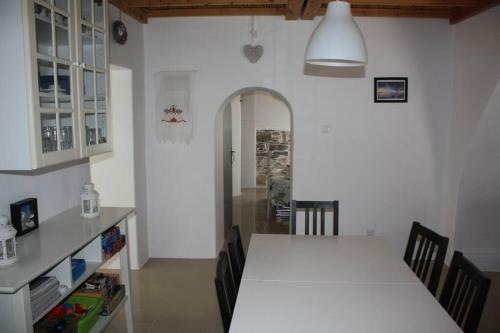 Cycladic House+garden In Historic Heart Parikia