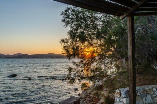 Calmea: Seafront Escape - Private Beach