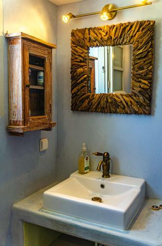 Calmea: Seafront Escape - Private Beach