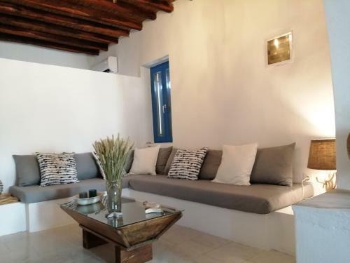Spacious Paros, Lefkes House With Awesome View
