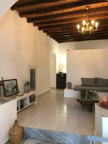 Spacious Paros, Lefkes House With Awesome View