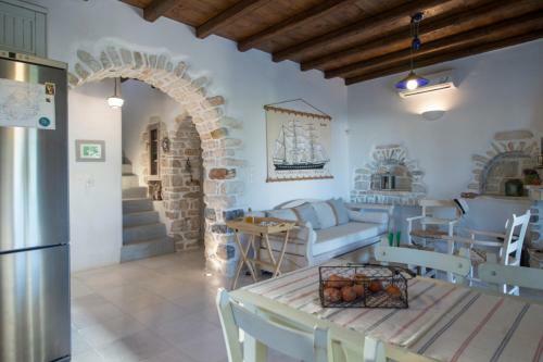 Villa Votsalo Paros (150 Meters From Sea)