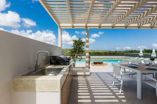 Rosmerta Villa, Chic & Prestigious!