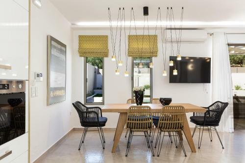 Koin Villa Sunset, A Quiet Idyll Of Rural Bliss!