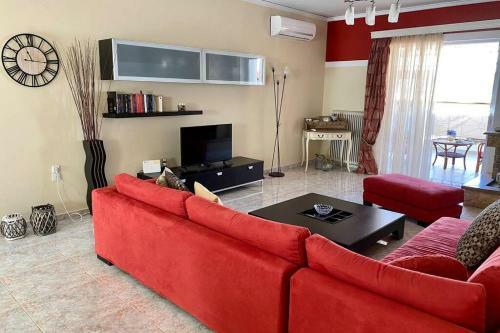 Elina's Spacious Apartment In Patras