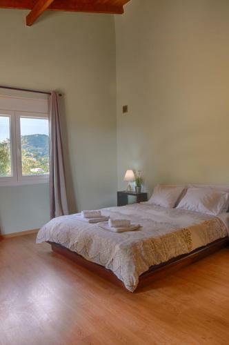 Modern Eco Friendly Villa Close To Town