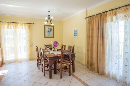Villa Lenio Perithia Loutses