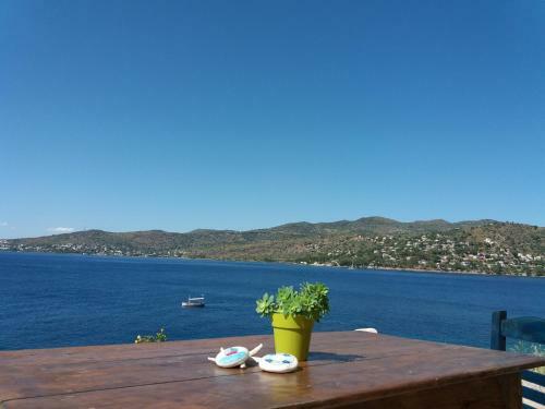 Almyra Seaside