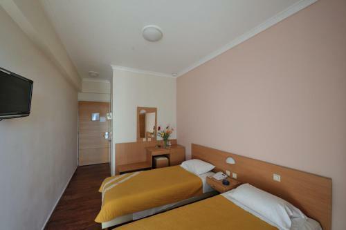 Adonis City Hotel