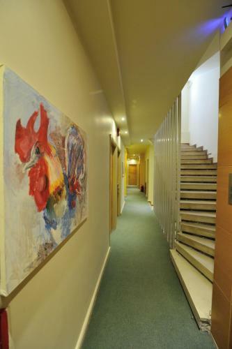 Adonis City Hotel