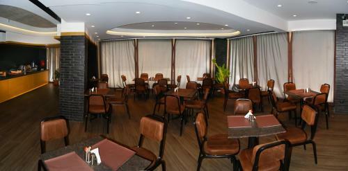 Adonis City Hotel