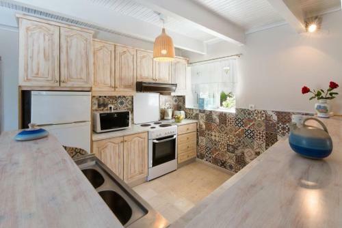 Villa Mamma Mar, Magazia