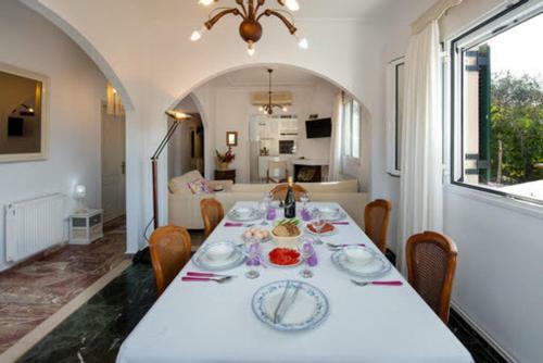 Alexandra Apartment