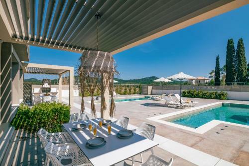 Chrysothemis Villas