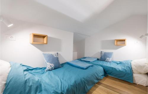 Amazing Apartment In Gajac With 2 Bedrooms