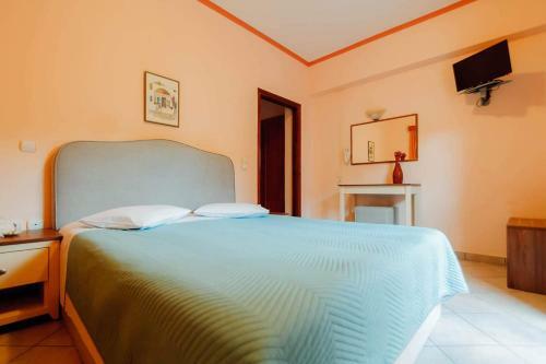 Hostal Elpidas House