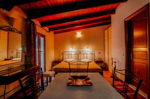 Hostal Elpidas House
