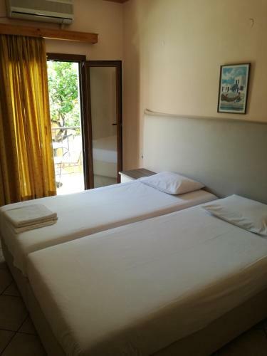 Hostal Elpidas House