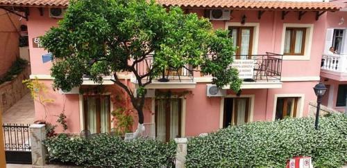 Hostal Elpidas House