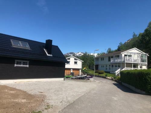 J�lster Holiday Home