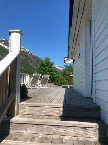 J�lster Holiday Home