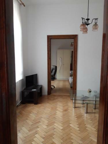 Newly Refurbished Apartment With Patio